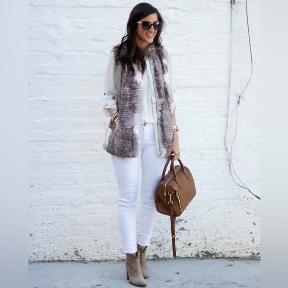 Cabi Aspen Faux Fur Vest Size Medium - Picture 5 of 16